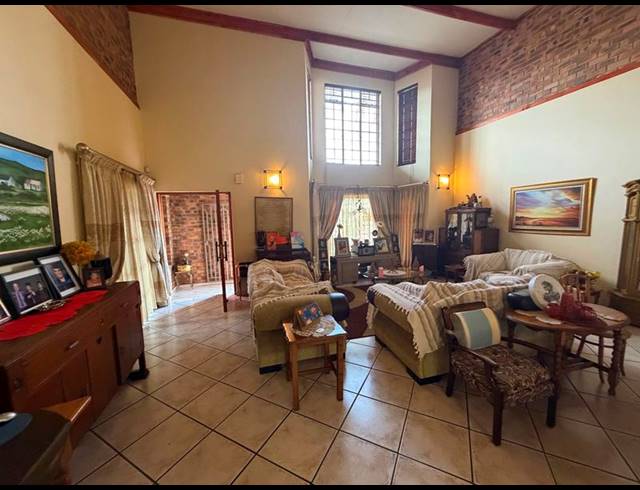 3 BEDROOM TOWNHOUSE FOR SALE IN AERORAND